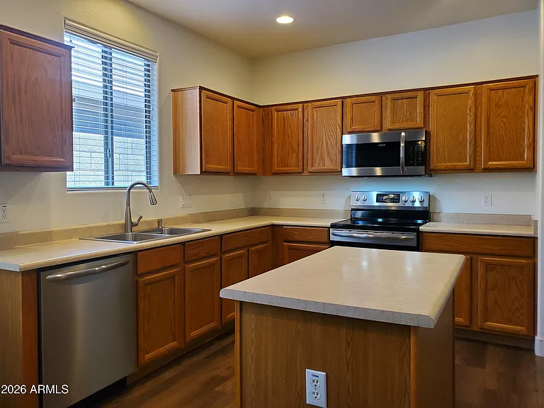 2430 E Darrel Rd — Photo 15