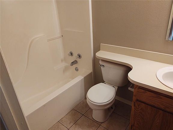 3rd image of 2233 Alma Blvd APT 3