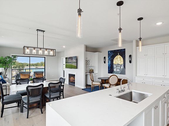 5th image of 1740 E South Bend Ave #403