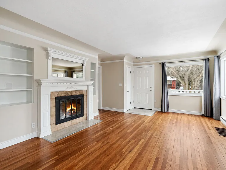 701 S Evergreen Rd — Photo 2