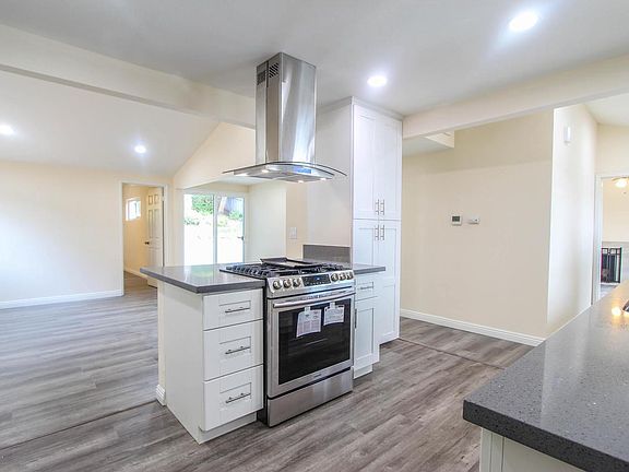 4th image of 3031 Orange Ave