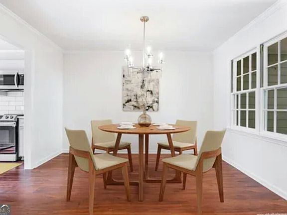 4th image of 591 Saint James Walk SE