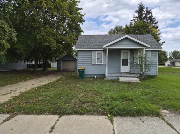 124 W 1st St, Gladwin, MI 48624