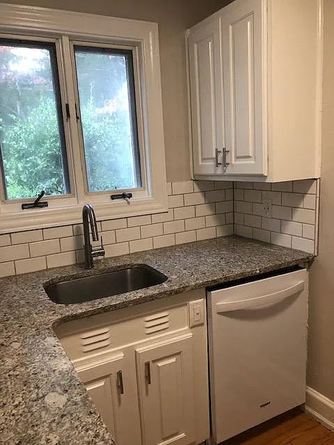 712 A N Avalon Rd — Photo 3