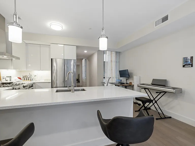121 Portland St #707 — Photo 6