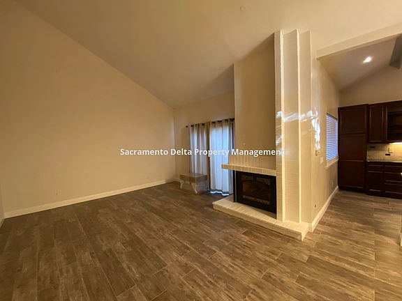 3rd image of 7616 Creekridge Ln