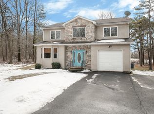 3223 Willow Grove Rd, Pocono Summit, PA 18346
