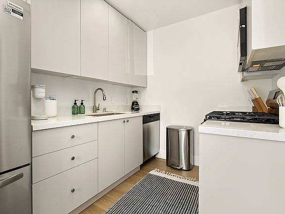 4th image of 420 S Sepulveda Blvd APT 12