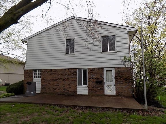 3rd image of 3220 Lupine Dr