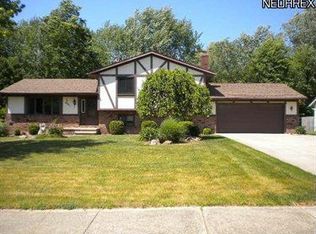 9481 Ridgeside Dr, Mentor, OH 44060