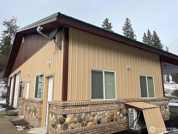 4th image of 37855 Skyview Court N