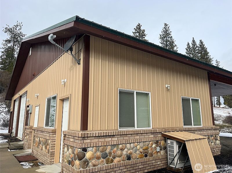4th image of 37855 Skyview Court N