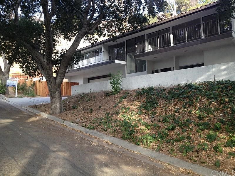 1st image of 820 Vista Dr