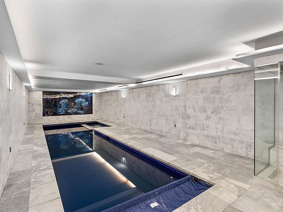 3rd image of 45 W 70th St