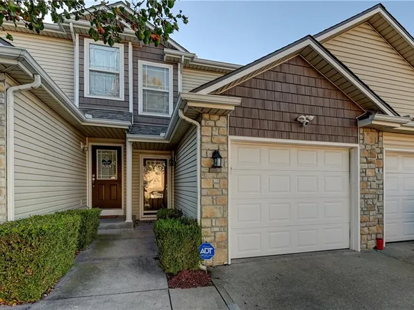 204 N Pointe Ln, Raymore, MO 64083