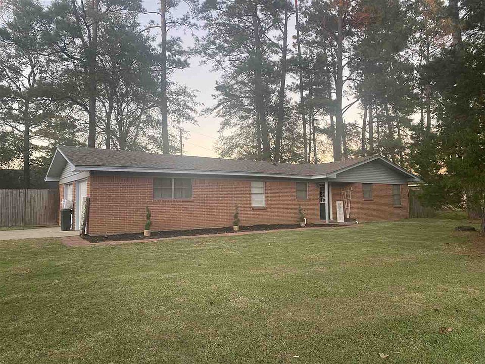 1st image of 290 Pine Forest Dr