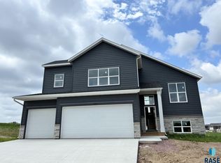 2609 S Copper Creek Ave, Sioux Falls, SD 57110
