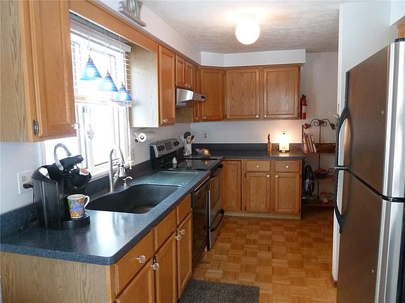 4th image of 40 Hanna Ln