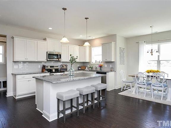 3rd image of 373 Avery Pond Dr