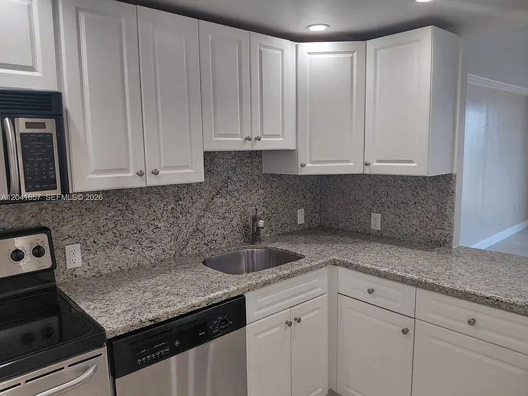 5701 Collins Ave #619 — Photo 11