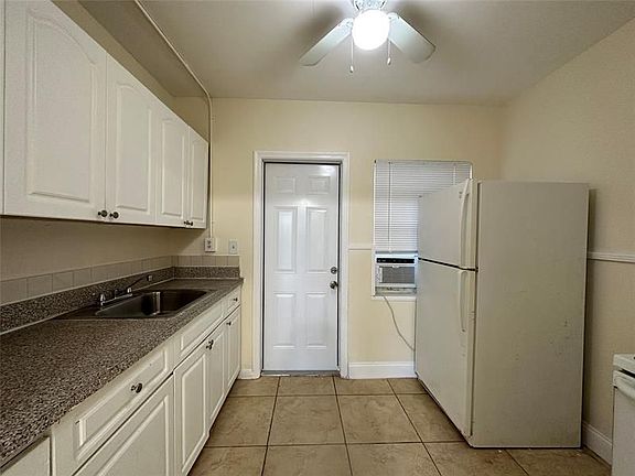 3rd image of 1113 19th Ave N #3