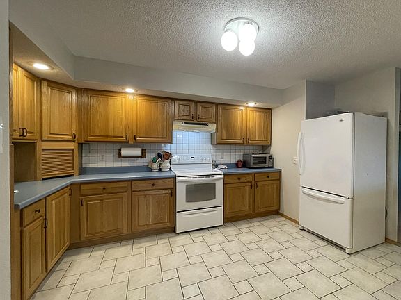3rd image of 359 S Vyborny Ave