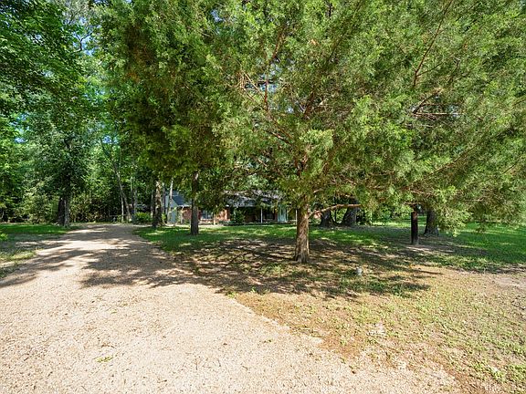 3rd image of 803 Placid Lake Ln