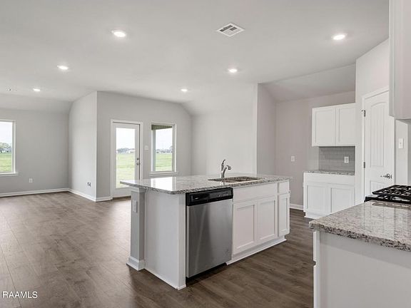 4th image of 118 Lucille Dr