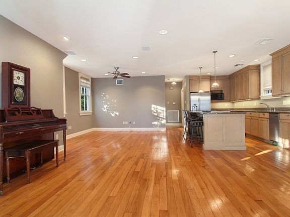 5th image of 427 Duplessis St