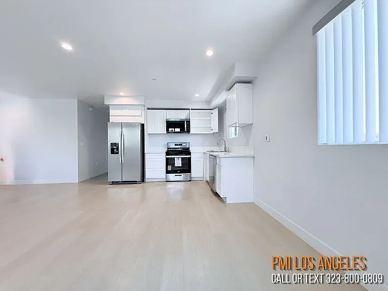206 1/2 E 87th Pl — Photo 12