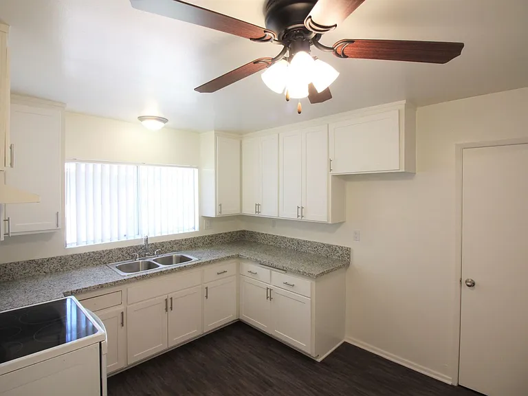 Linden Court Apartments — Photo 99