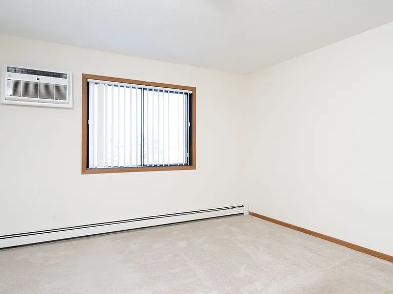 Hummingbird Cove Apartments — Photo 11