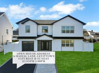 54 Hyacinth Rd, Levittown, NY 11756