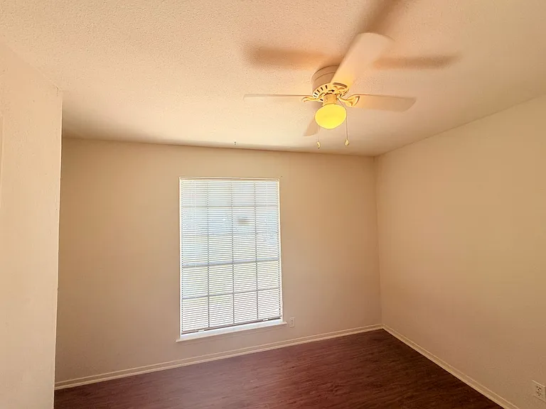 405 Parkhill Cv — Photo 21