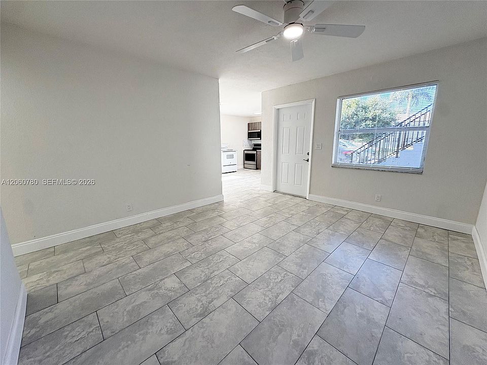 1st image of 4119 Woodside Dr #2