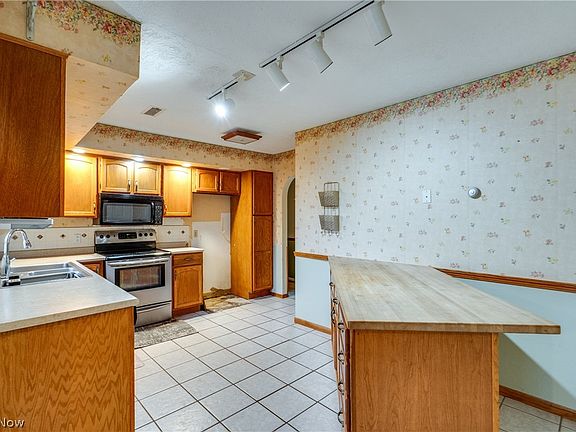 5th image of 3660 Logan Cir