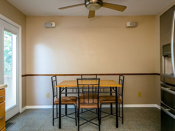 4th image of 1200 Portland Dr