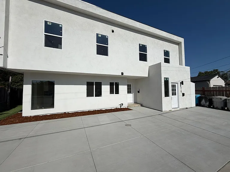 5165 Ewing St — Photo 2