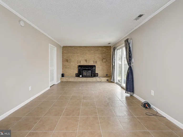 76 Argyle Ave — Photo 8