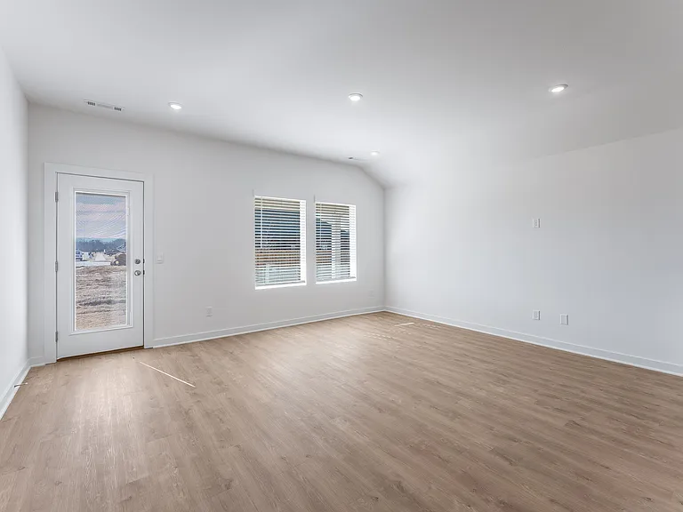 103 S Maroon Ave — Photo 7