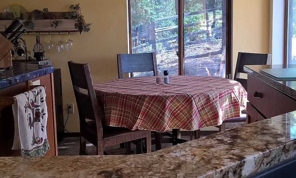 Breakfast Nook/Dining