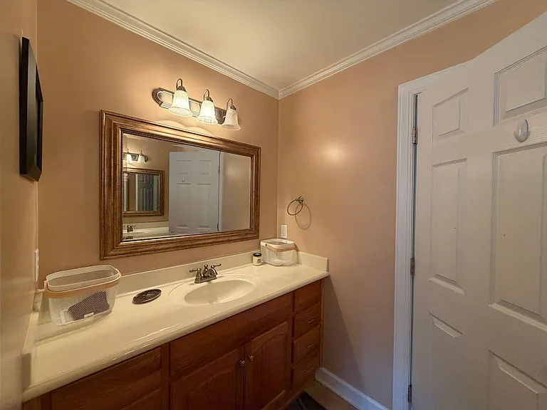 35 Woodbury Ln — Photo 29