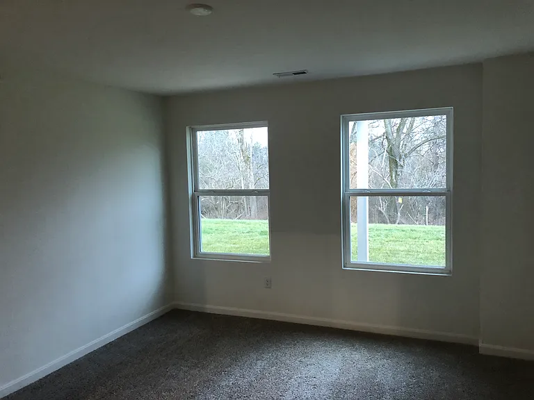2744 Amberwood Ln — Photo 10