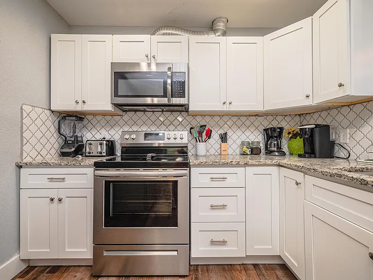 511 N Racine St — Photo 14