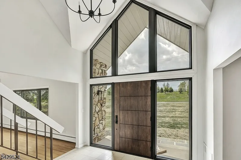 4 bed, 3.0 bath, 3519 sqft, $8,650 — Photo 3