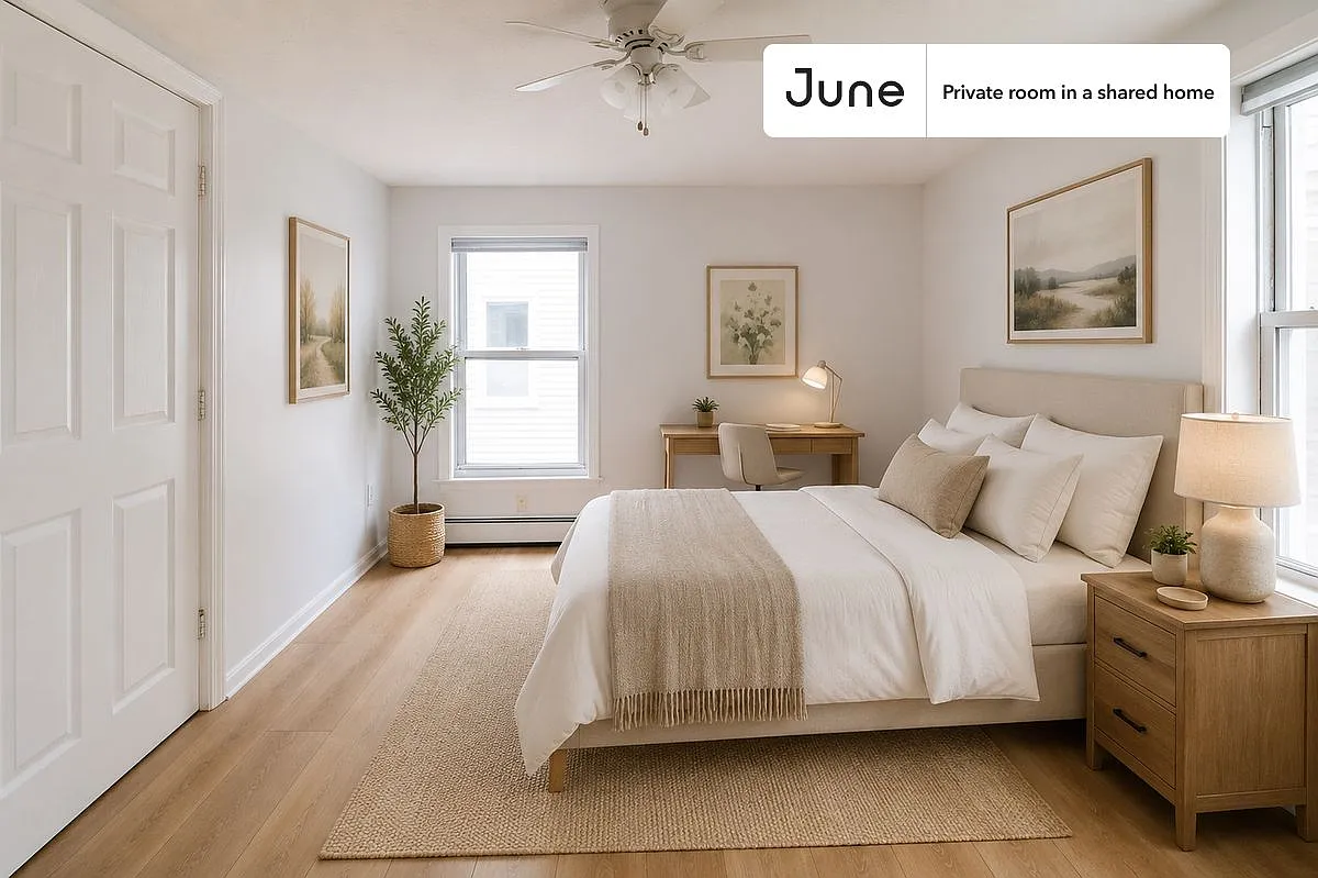 Queen bedroom in 4 bed/4 bath home in East Cambridge #1786 B — Photo 1