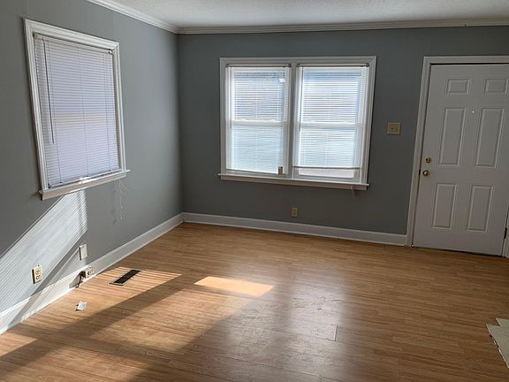 4th image of 609 W Holly St