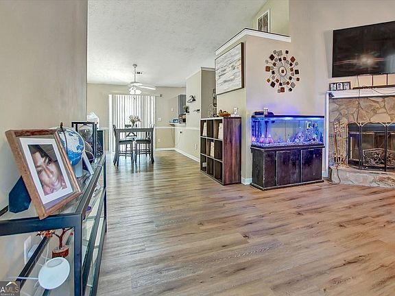 5th image of 140 Greenleaf Dr