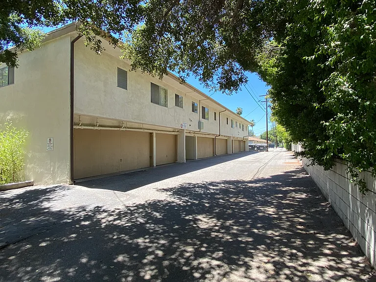 Green Acres — Photo 21