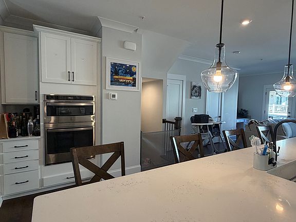 5th image of 302 Oak Arms Way